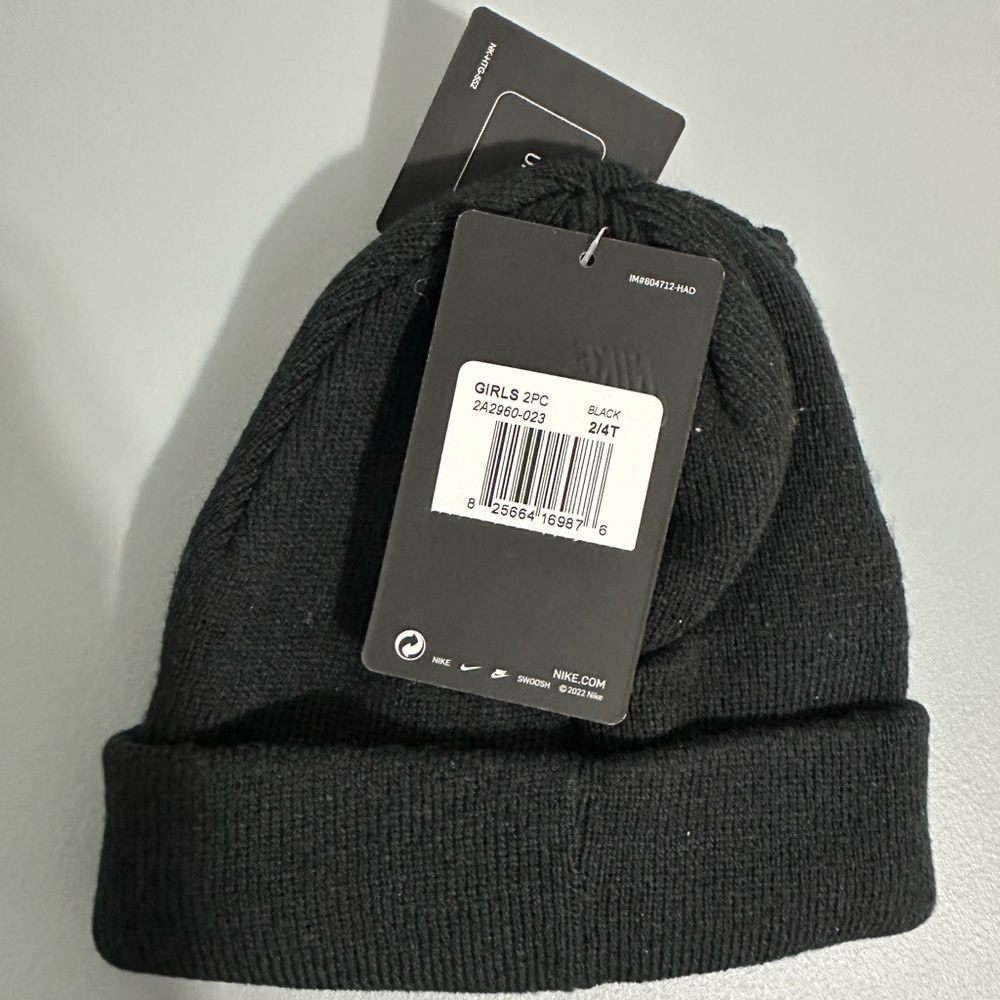 Nike bennie,mittens set for kids black with pink lettering. - Picture 2 of 3